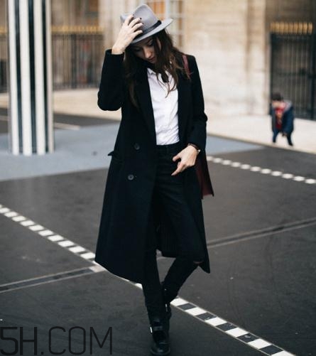 羊絨大衣里面怎么搭配？羊絨大衣搭配什么打底衫？