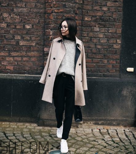 羊絨大衣里面怎么搭配？羊絨大衣搭配什么打底衫？