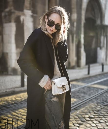 羊絨大衣里面怎么搭配？羊絨大衣搭配什么打底衫？