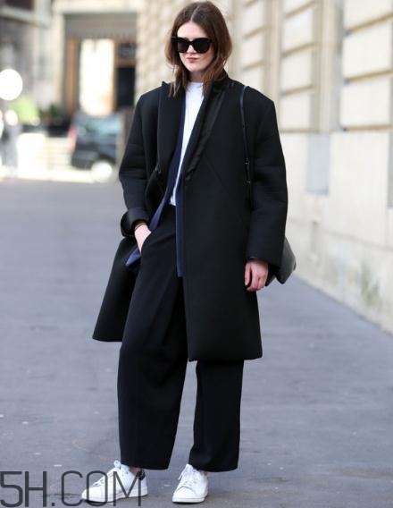 羊絨大衣里面怎么搭配？羊絨大衣搭配什么打底衫？