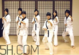 女生學(xué)空手道好還是跆拳道好？女生學(xué)哪種防身術(shù)好？