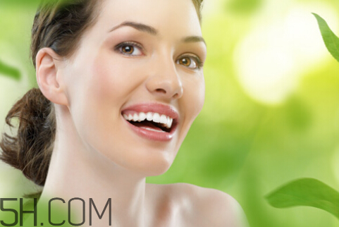 戴牙套可以洗牙嗎？洗牙多久一次？