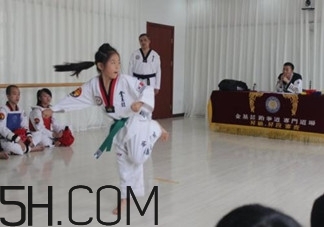 跆拳道考黃帶有哪些要求？跆拳道可以跳級考嗎？