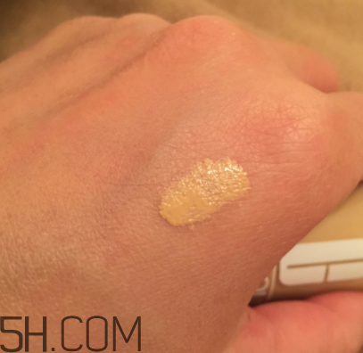 倩碧魔妝點(diǎn)點(diǎn)棒哪個(gè)色號(hào)最白？真人試色