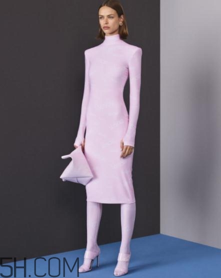 versace2018早秋服裝系列好看嗎_有哪些款式？