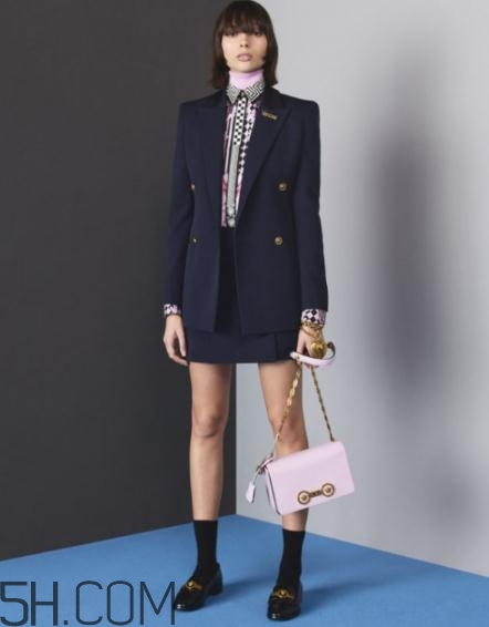 versace2018早秋服裝系列好看嗎_有哪些款式？
