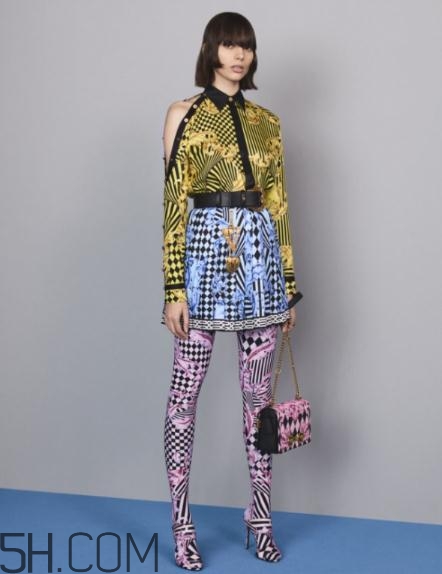 versace2018早秋服裝系列好看嗎_有哪些款式？