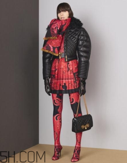 versace2018早秋服裝系列好看嗎_有哪些款式？