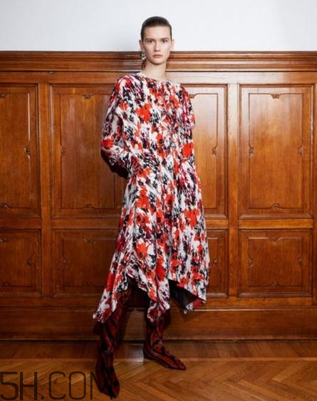 roberto cavalli2018早秋服裝系列好看嗎_有哪些款式？