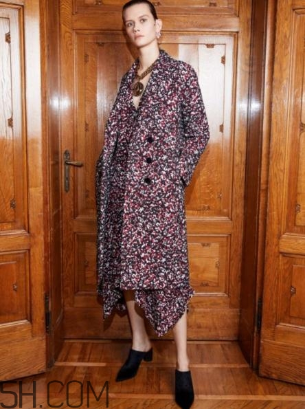 roberto cavalli2018早秋服裝系列好看嗎_有哪些款式？