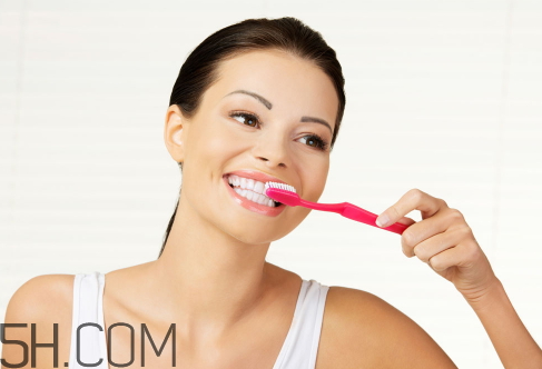牙菌斑刷牙能刷干凈嗎？每天堅(jiān)持刷牙為什么還是黃？