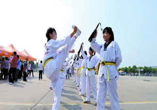女生學(xué)空手道好還是跆拳道好？女生學(xué)哪種防身術(shù)好？