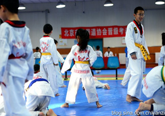 幾歲小孩可以學(xué)空手道嗎？小孩學(xué)空手道好還是跆拳道好？