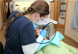 洗牙會傷害牙齒嗎？洗牙前要驗血嗎？