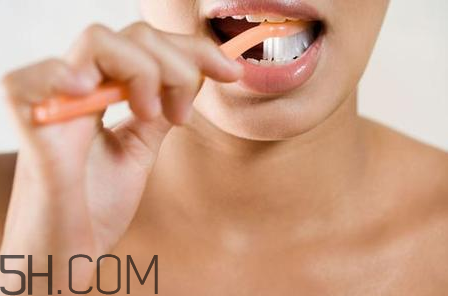 牙菌斑刷牙能刷干凈嗎？每天堅(jiān)持刷牙為什么還是黃？