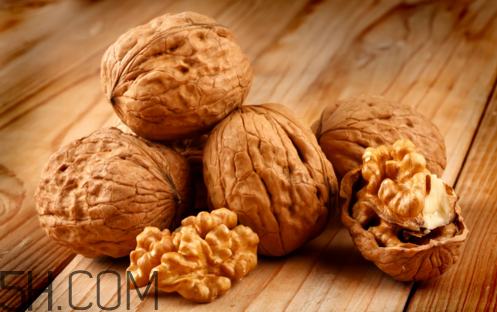 吃石榴牙齒變黑怎么回事？吃核桃牙齒變黑怎么回事？