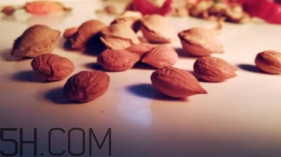 杏仁酸可以每天用嗎？杏仁酸可以白天用嗎？