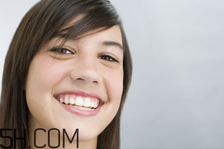 烤瓷牙為什么會(huì)有縫隙？烤瓷牙的注意事項(xiàng)有哪些？