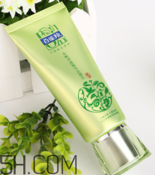 百雀羚泡沫潔面乳洗后緊繃嗎？適合干皮嗎？