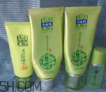 百雀羚泡沫潔面乳洗后緊繃嗎？適合干皮嗎？