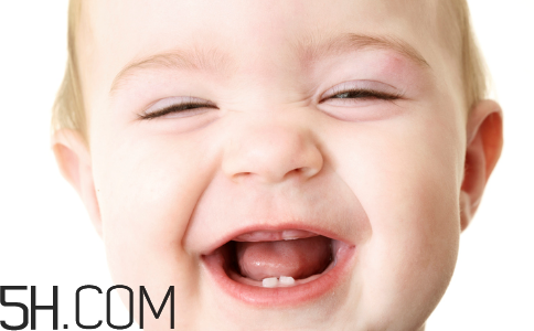 怎樣看寶寶是不是上火？寶寶上火的原因有哪些？