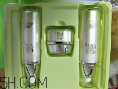 百雀羚至臻皙白組合套裝包含哪些？什么功效？