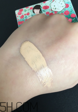 百雀羚氣墊BB霜浮粉嗎？適合干皮嗎？