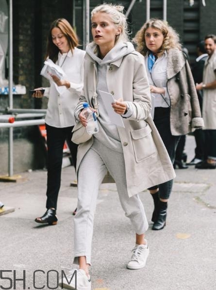 冬天穿九分褲穿什么鞋子？冬天九分褲配什么鞋子好看？