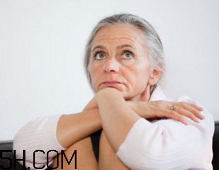 更年期來臨的信號(hào)有哪些？更年期期間的飲食有什么禁忌？