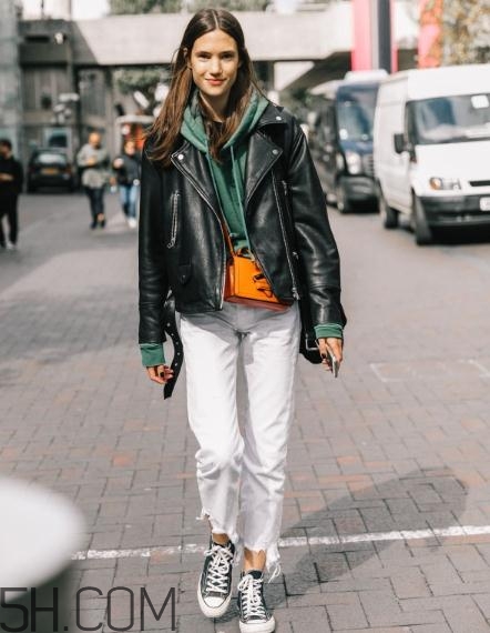 冬天穿九分褲穿什么鞋子？冬天九分褲配什么鞋子好看？