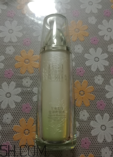 百雀羚亮膚水是清潔水嗎？適合油皮嗎？