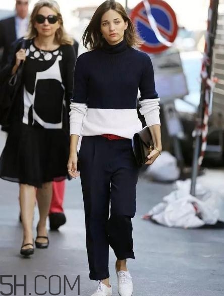 高領(lǐng)毛衣搭配什么褲子？高領(lǐng)毛衣下面穿什么？