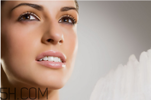 戴牙套可以用漱口水嗎？牙齒矯正后用什么刷牙？