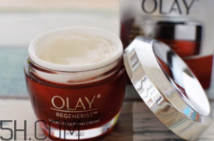 olay大紅瓶面霜適合白天用嗎？能見光嗎？