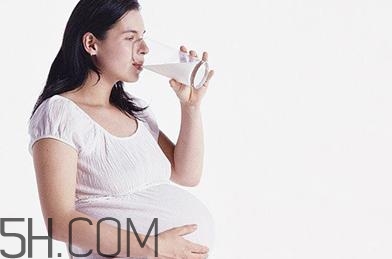 哪些孕媽不宜喝牛奶？準(zhǔn)媽媽喝奶要注意什么？