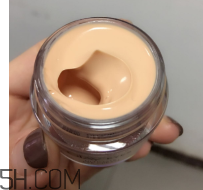 Olay素顏眼霜油不油？適合什么膚質(zhì)？