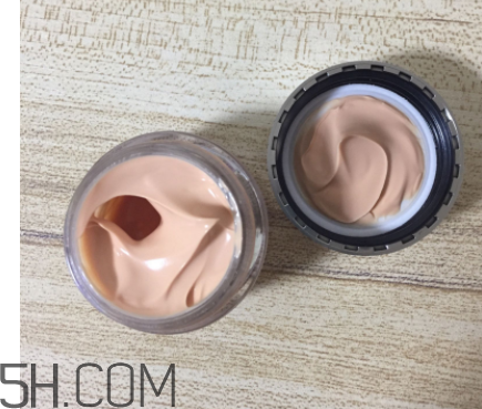 Olay素顏眼霜油不油？適合什么膚質(zhì)？