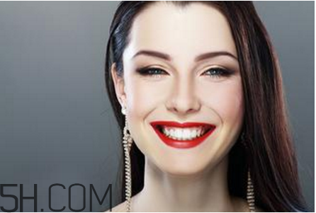 牙齒做貼面多少錢(qián)一顆？烤瓷牙可以取下來(lái)嗎？