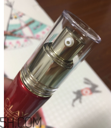 Olay小臉精華露是乳液?jiǎn)?？用在哪一個(gè)步驟？