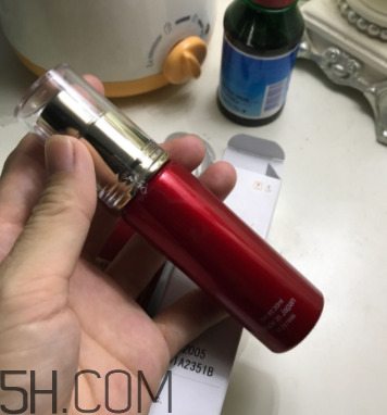 Olay小臉精華露適合什么季節(jié)用？什么膚質(zhì)？