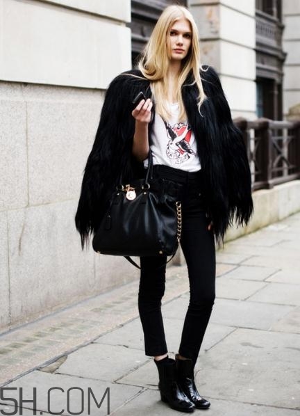 穿短靴怎么配衣服好看？短靴搭配什么上衣？