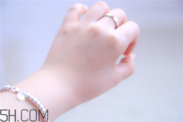 卸妝水對皮膚有傷害嗎？歐萊雅三合一卸妝水使用測評