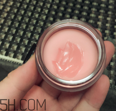 蘭芝夜間唇膜每次敷多厚？每次用多少？