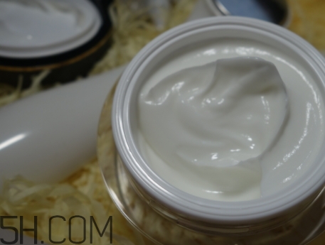 雅頓面霜怎么用？雅頓面霜早晚用嗎？