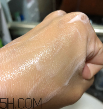 蘭芝多效潔顏膏成分是什么？適合干皮嗎？