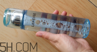 蘭芝水衡精華水油不油？適合油皮嗎？