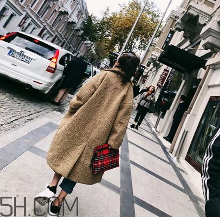 羊羔毛外套貴嗎？羊羔毛大衣價格