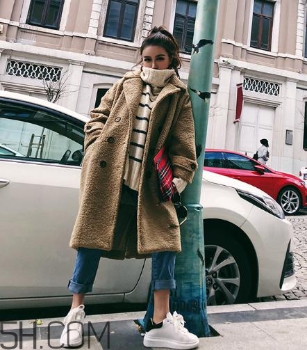 羊羔毛外套貴嗎？羊羔毛大衣價格