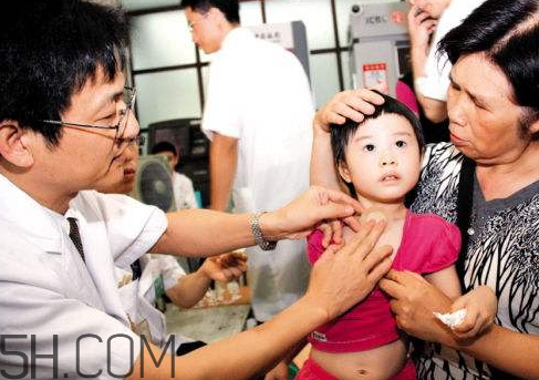 貼三九貼皮膚起泡怎么回事 貼三九貼皮膚起泡怎么辦 貼三九貼皮膚起泡怎么回事 貼三九貼皮膚起泡怎么辦