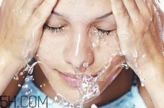 牙膏卸妝有什么壞處？健康洗臉的方法